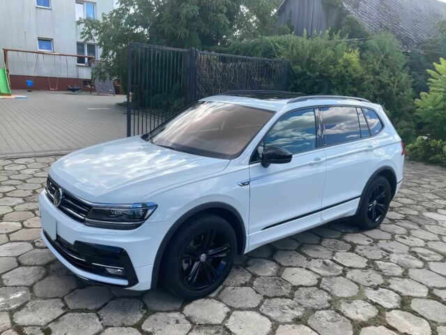 Белый Фольксваген Тигуан, объемом двигателя 2 л и пробегом 34 тыс. км за 14100 $, фото 2 на Automoto.ua