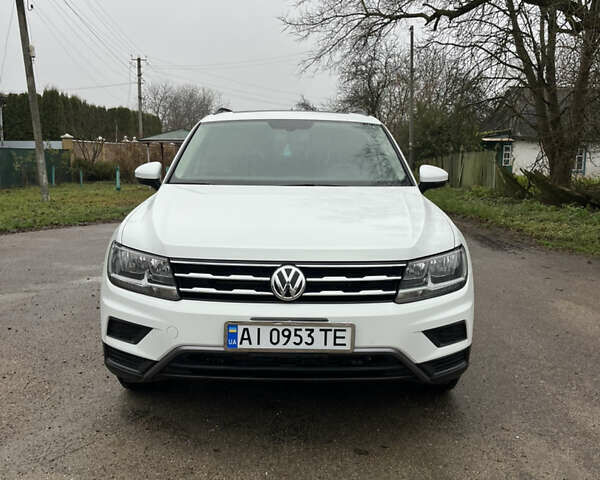 Белый Фольксваген Тигуан, объемом двигателя 2 л и пробегом 119 тыс. км за 20000 $, фото 1 на Automoto.ua