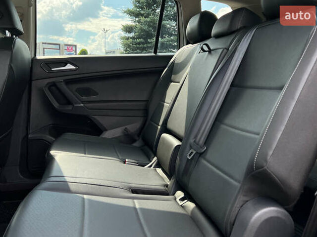 Білий Фольксваген Тігуан, об'ємом двигуна 2 л та пробігом 110 тис. км за 21850 $, фото 25 на Automoto.ua