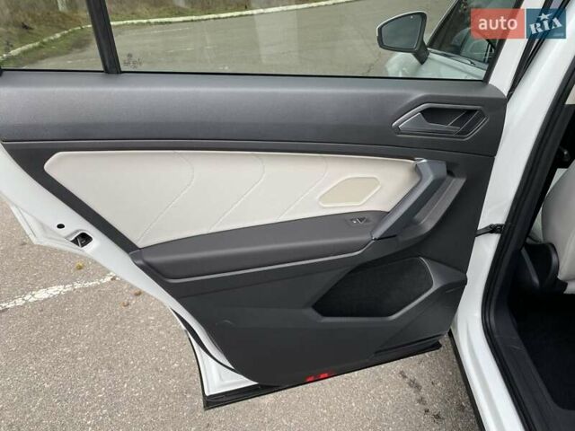 Белый Фольксваген Тигуан, объемом двигателя 1.98 л и пробегом 68 тыс. км за 19900 $, фото 38 на Automoto.ua