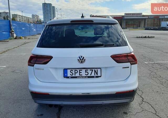Белый Фольксваген Тигуан, объемом двигателя 1.98 л и пробегом 185 тыс. км за 27500 $, фото 2 на Automoto.ua