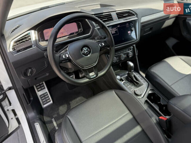 Білий Фольксваген Тігуан, об'ємом двигуна 2 л та пробігом 110 тис. км за 25999 $, фото 28 на Automoto.ua