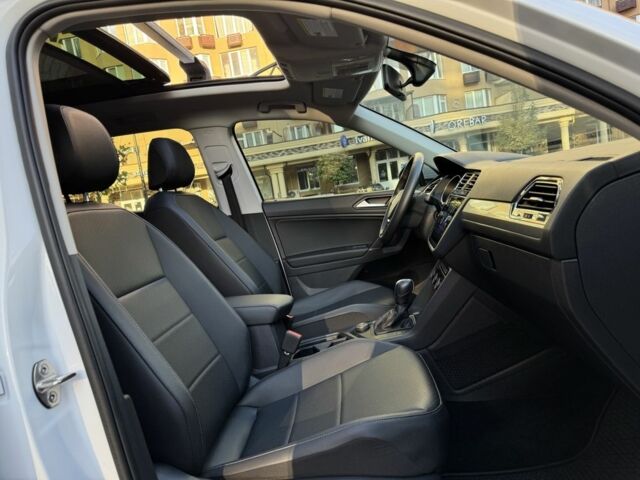 Білий Фольксваген Тігуан, об'ємом двигуна 2 л та пробігом 103 тис. км за 21000 $, фото 11 на Automoto.ua