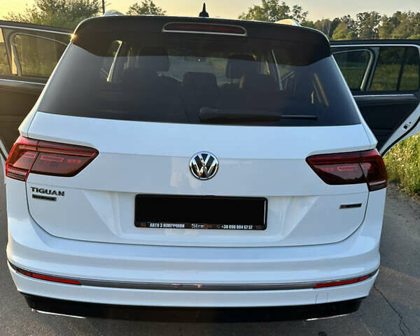 Белый Фольксваген Тигуан, объемом двигателя 2 л и пробегом 198 тыс. км за 41500 $, фото 11 на Automoto.ua