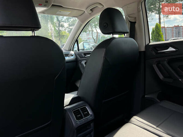 Білий Фольксваген Тігуан, об'ємом двигуна 2 л та пробігом 110 тис. км за 21850 $, фото 24 на Automoto.ua