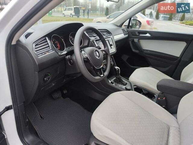 Белый Фольксваген Тигуан, объемом двигателя 1.97 л и пробегом 270 тыс. км за 14899 $, фото 8 на Automoto.ua