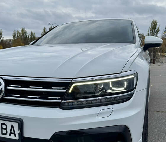 Белый Фольксваген Тигуан, объемом двигателя 1.98 л и пробегом 54 тыс. км за 31500 $, фото 4 на Automoto.ua