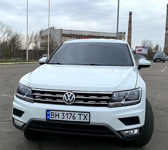 Білий Фольксваген Тігуан, об'ємом двигуна 2 л та пробігом 132 тис. км за 20000 $, фото 1 на Automoto.ua