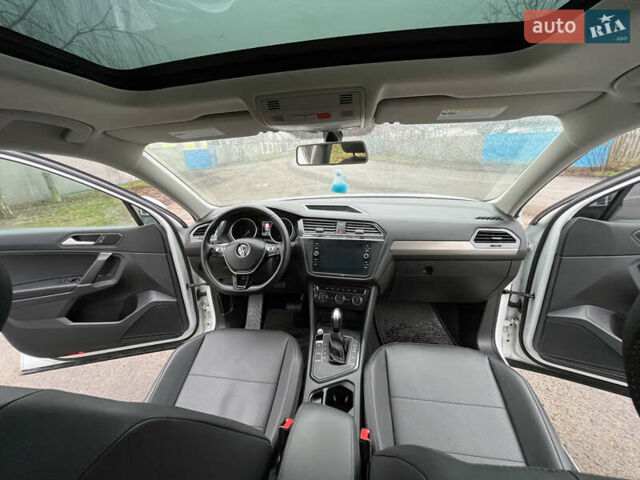 Белый Фольксваген Тигуан, объемом двигателя 2 л и пробегом 119 тыс. км за 20000 $, фото 9 на Automoto.ua