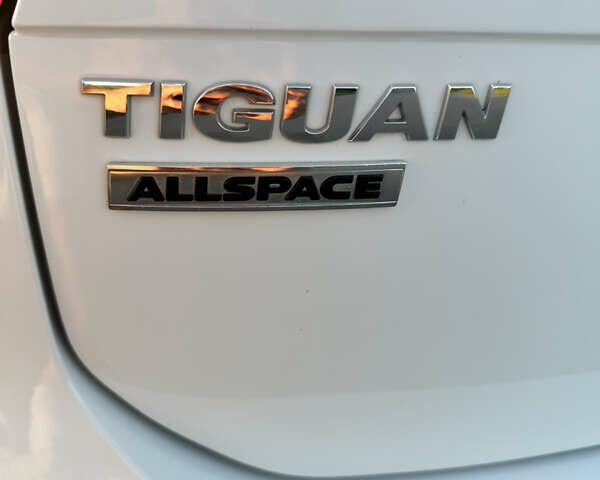 Белый Фольксваген Тигуан, объемом двигателя 2 л и пробегом 198 тыс. км за 41500 $, фото 13 на Automoto.ua