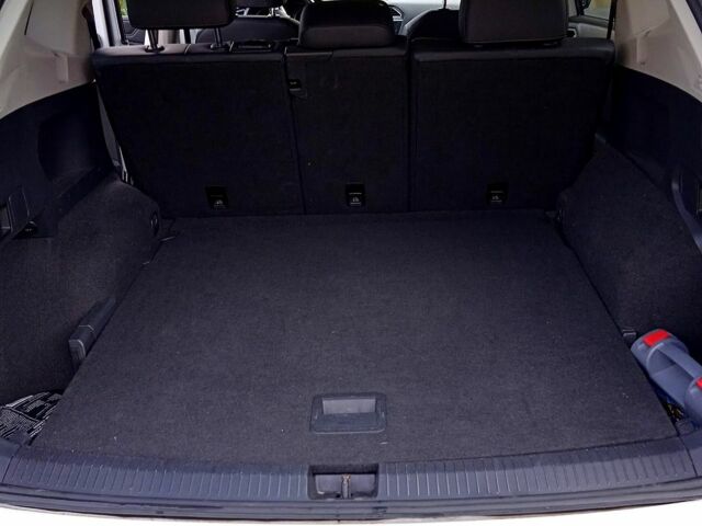 Білий Фольксваген Тігуан, об'ємом двигуна 2 л та пробігом 120 тис. км за 17000 $, фото 10 на Automoto.ua