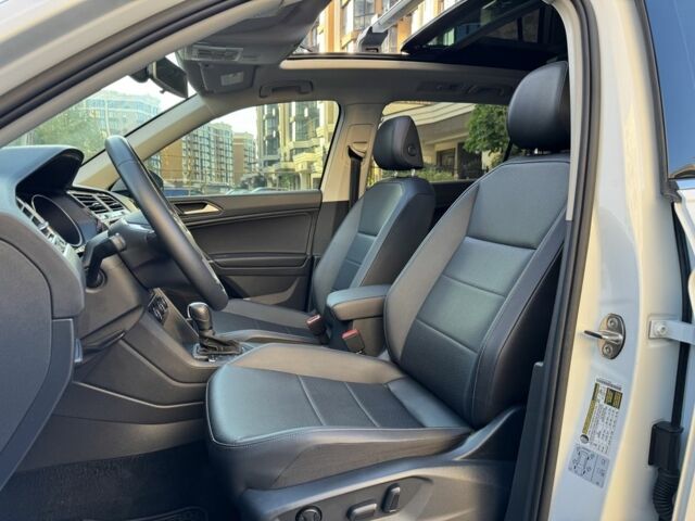 Білий Фольксваген Тігуан, об'ємом двигуна 2 л та пробігом 103 тис. км за 21000 $, фото 22 на Automoto.ua