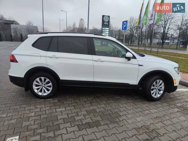 Белый Фольксваген Тигуан, объемом двигателя 1.97 л и пробегом 270 тыс. км за 14899 $, фото 2 на Automoto.ua
