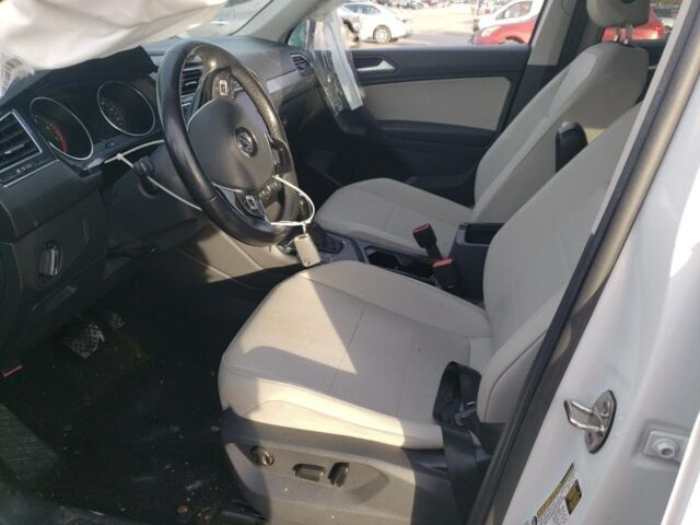 Білий Фольксваген Тігуан, об'ємом двигуна 2 л та пробігом 132 тис. км за 10950 $, фото 7 на Automoto.ua