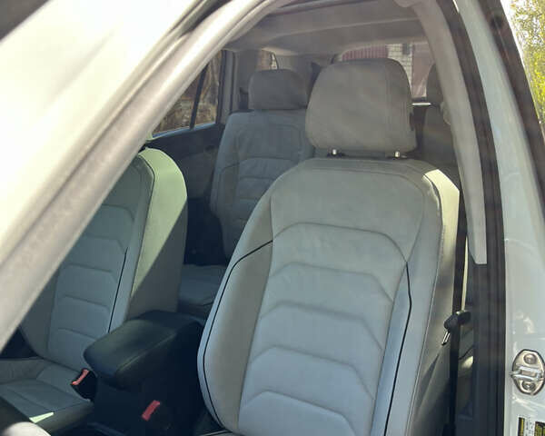 Белый Фольксваген Тигуан, объемом двигателя 1.98 л и пробегом 135 тыс. км за 24800 $, фото 6 на Automoto.ua