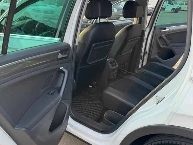 Белый Фольксваген Тигуан, объемом двигателя 2 л и пробегом 99 тыс. км за 17500 $, фото 13 на Automoto.ua