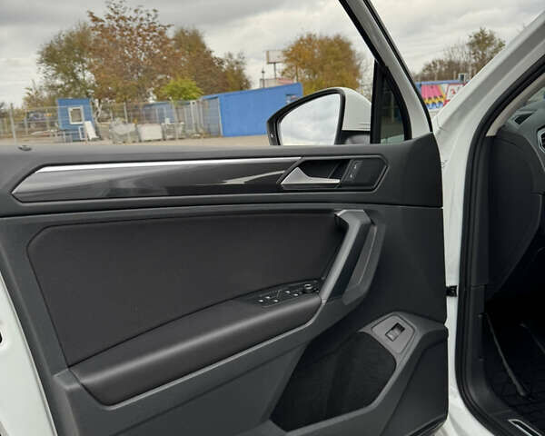 Белый Фольксваген Тигуан, объемом двигателя 1.98 л и пробегом 54 тыс. км за 31500 $, фото 51 на Automoto.ua