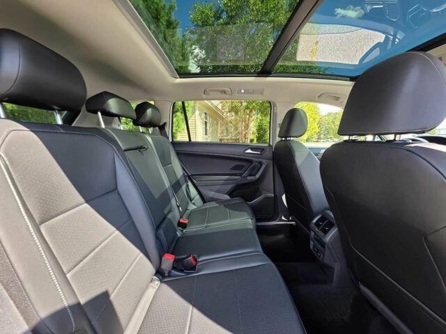 Білий Фольксваген Тігуан, об'ємом двигуна 2 л та пробігом 40 тис. км за 10000 $, фото 9 на Automoto.ua