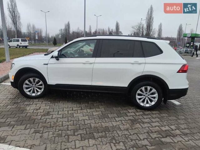 Белый Фольксваген Тигуан, объемом двигателя 1.97 л и пробегом 270 тыс. км за 14899 $, фото 3 на Automoto.ua