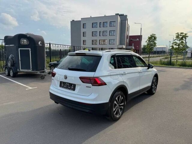 Белый Фольксваген Тигуан, объемом двигателя 2 л и пробегом 99 тыс. км за 17500 $, фото 6 на Automoto.ua