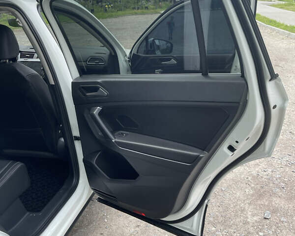 Білий Фольксваген Тігуан, об'ємом двигуна 1.98 л та пробігом 100 тис. км за 20500 $, фото 30 на Automoto.ua