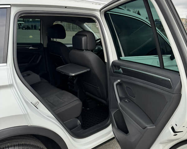 Белый Фольксваген Тигуан, объемом двигателя 1.98 л и пробегом 54 тыс. км за 31500 $, фото 31 на Automoto.ua