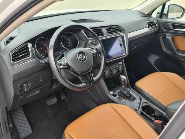 Белый Фольксваген Тигуан, объемом двигателя 2 л и пробегом 83 тыс. км за 10900 $, фото 10 на Automoto.ua