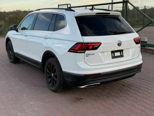 Білий Фольксваген Тігуан, об'ємом двигуна 2 л та пробігом 70 тис. км за 14000 $, фото 6 на Automoto.ua