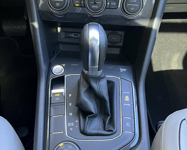 Белый Фольксваген Тигуан, объемом двигателя 1.98 л и пробегом 135 тыс. км за 24800 $, фото 18 на Automoto.ua