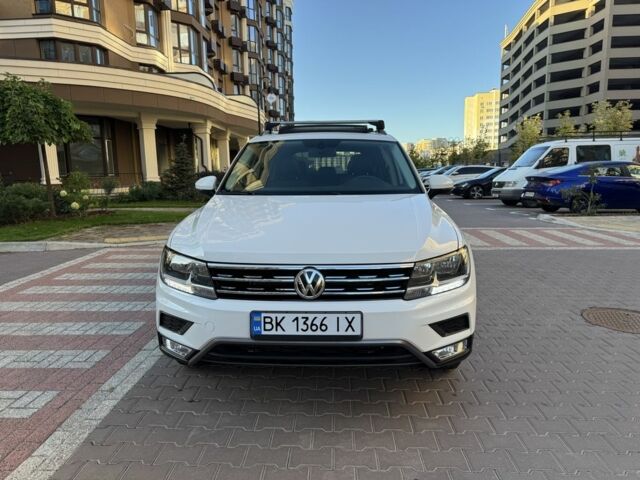Білий Фольксваген Тігуан, об'ємом двигуна 2 л та пробігом 103 тис. км за 21000 $, фото 3 на Automoto.ua
