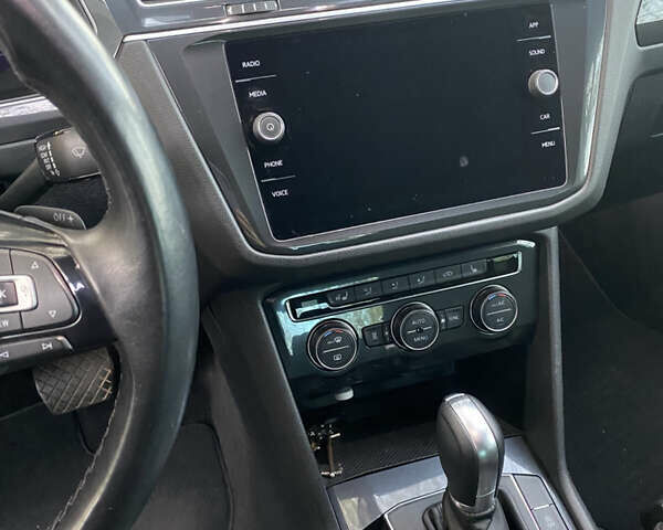 Белый Фольксваген Тигуан, объемом двигателя 1.97 л и пробегом 254 тыс. км за 24900 $, фото 12 на Automoto.ua