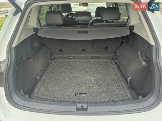 Білий Фольксваген Тігуан, об'ємом двигуна 2 л та пробігом 99 тис. км за 17900 $, фото 9 на Automoto.ua