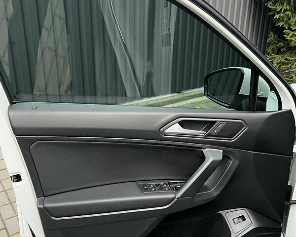 Белый Фольксваген Тигуан, объемом двигателя 1.98 л и пробегом 55 тыс. км за 27999 $, фото 84 на Automoto.ua