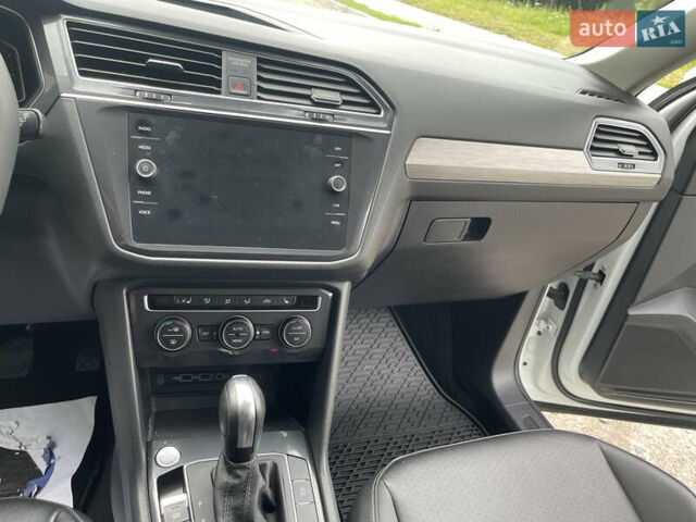 Білий Фольксваген Тігуан, об'ємом двигуна 1.98 л та пробігом 100 тис. км за 20500 $, фото 19 на Automoto.ua