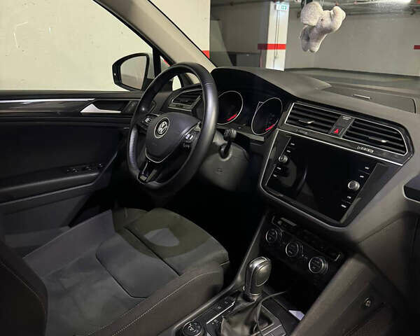 Белый Фольксваген Тигуан, объемом двигателя 2 л и пробегом 70 тыс. км за 31902 $, фото 6 на Automoto.ua