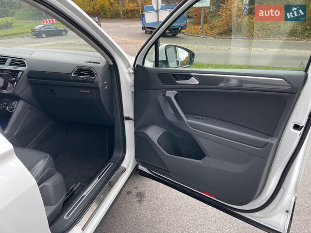 Белый Фольксваген Тигуан, объемом двигателя 1.98 л и пробегом 92 тыс. км за 31900 $, фото 25 на Automoto.ua