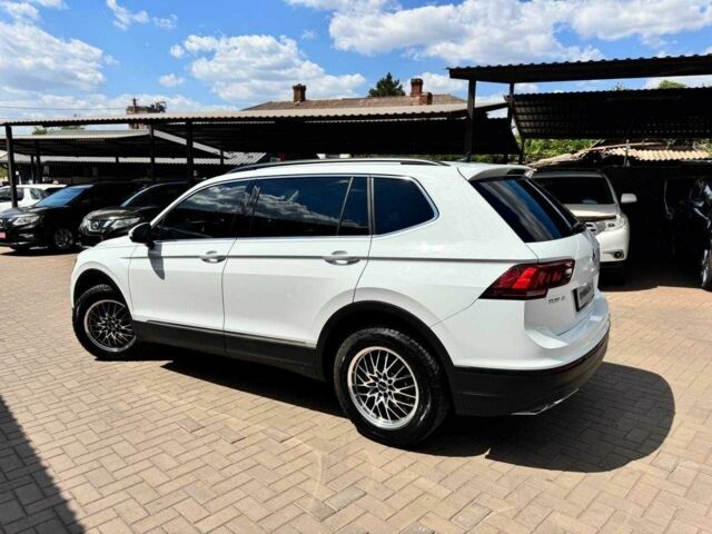 Білий Фольксваген Тігуан, об'ємом двигуна 2 л та пробігом 105 тис. км за 19500 $, фото 6 на Automoto.ua