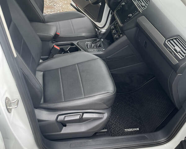 Білий Фольксваген Тігуан, об'ємом двигуна 1.98 л та пробігом 100 тис. км за 20500 $, фото 16 на Automoto.ua