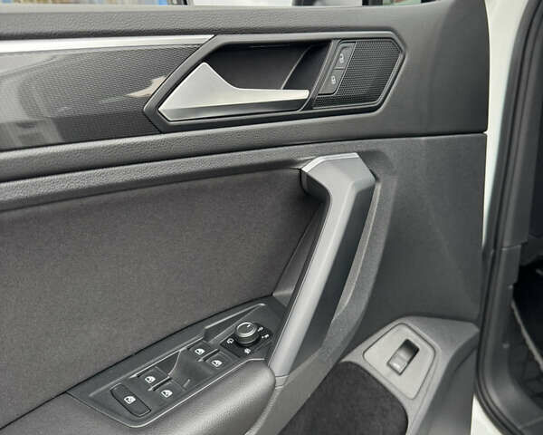 Белый Фольксваген Тигуан, объемом двигателя 1.98 л и пробегом 54 тыс. км за 31500 $, фото 49 на Automoto.ua