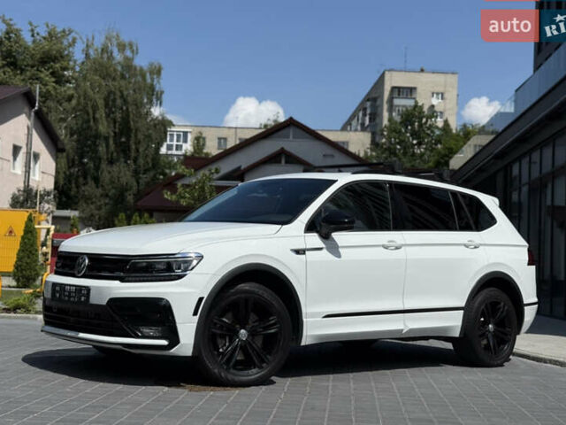 Білий Фольксваген Тігуан, об'ємом двигуна 2 л та пробігом 110 тис. км за 25999 $, фото 2 на Automoto.ua