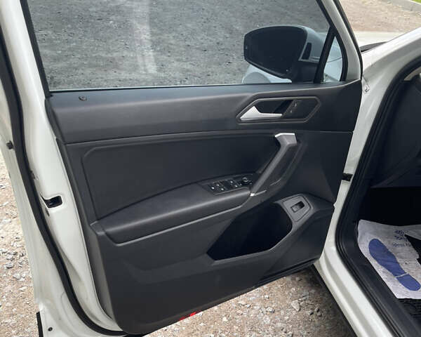 Білий Фольксваген Тігуан, об'ємом двигуна 1.98 л та пробігом 100 тис. км за 20500 $, фото 22 на Automoto.ua