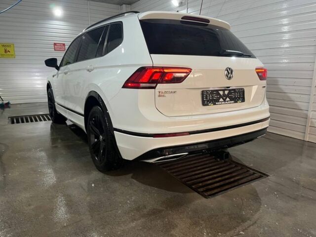 Белый Фольксваген Тигуан, объемом двигателя 2 л и пробегом 145 тыс. км за 24000 $, фото 3 на Automoto.ua