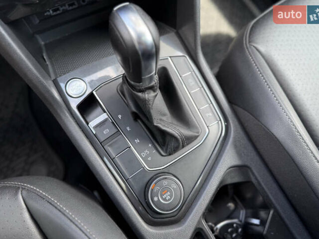 Білий Фольксваген Тігуан, об'ємом двигуна 2 л та пробігом 110 тис. км за 25999 $, фото 36 на Automoto.ua