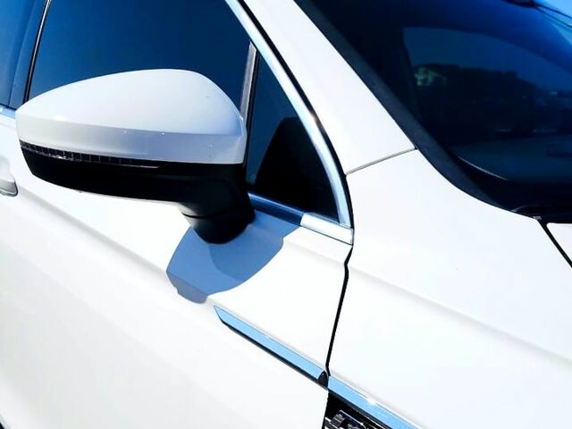 Белый Фольксваген Тигуан, объемом двигателя 2 л и пробегом 204 тыс. км за 27999 $, фото 4 на Automoto.ua