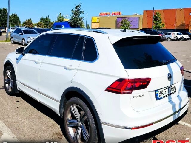 Белый Фольксваген Тигуан, объемом двигателя 2 л и пробегом 204 тыс. км за 27999 $, фото 3 на Automoto.ua