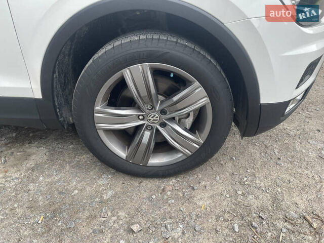 Білий Фольксваген Тігуан, об'ємом двигуна 1.98 л та пробігом 100 тис. км за 20500 $, фото 35 на Automoto.ua