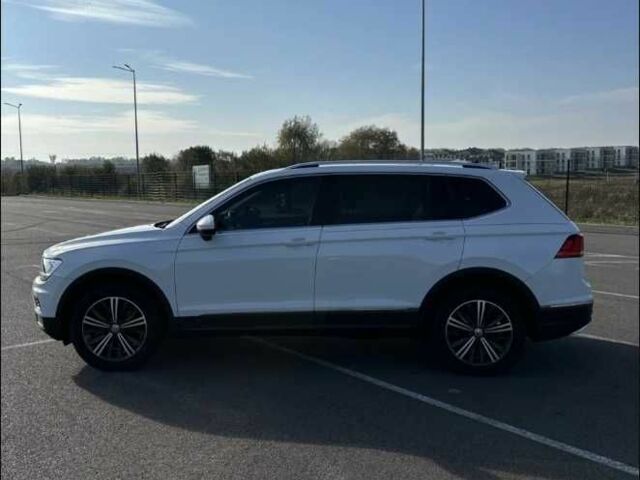 Белый Фольксваген Тигуан, объемом двигателя 2 л и пробегом 63 тыс. км за 17100 $, фото 2 на Automoto.ua