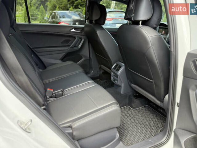 Білий Фольксваген Тігуан, об'ємом двигуна 2 л та пробігом 110 тис. км за 25999 $, фото 53 на Automoto.ua