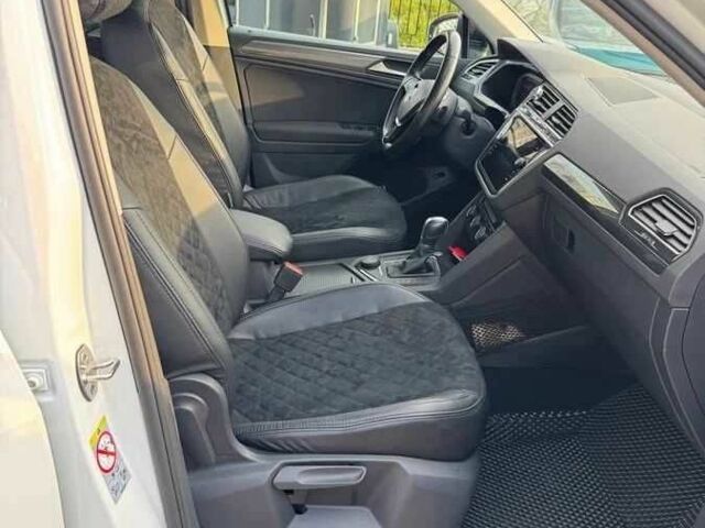 Белый Фольксваген Тигуан, объемом двигателя 2 л и пробегом 99 тыс. км за 17500 $, фото 8 на Automoto.ua