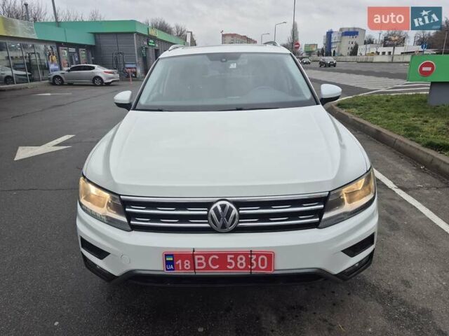 Білий Фольксваген Тігуан, об'ємом двигуна 2 л та пробігом 99 тис. км за 17900 $, фото 1 на Automoto.ua